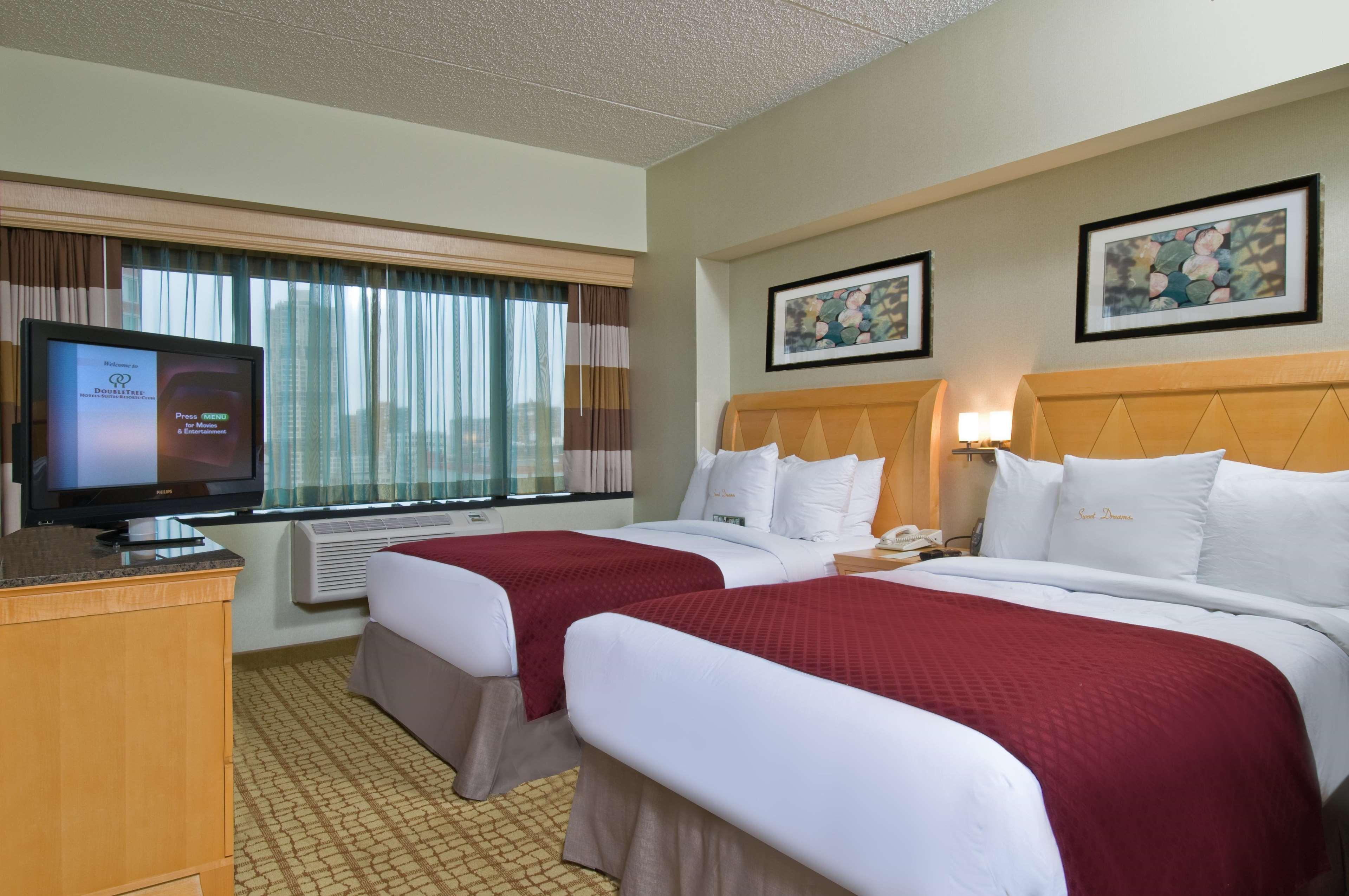 Doubletree By Hilton Hotel & Suites Jersey City Exterior photo