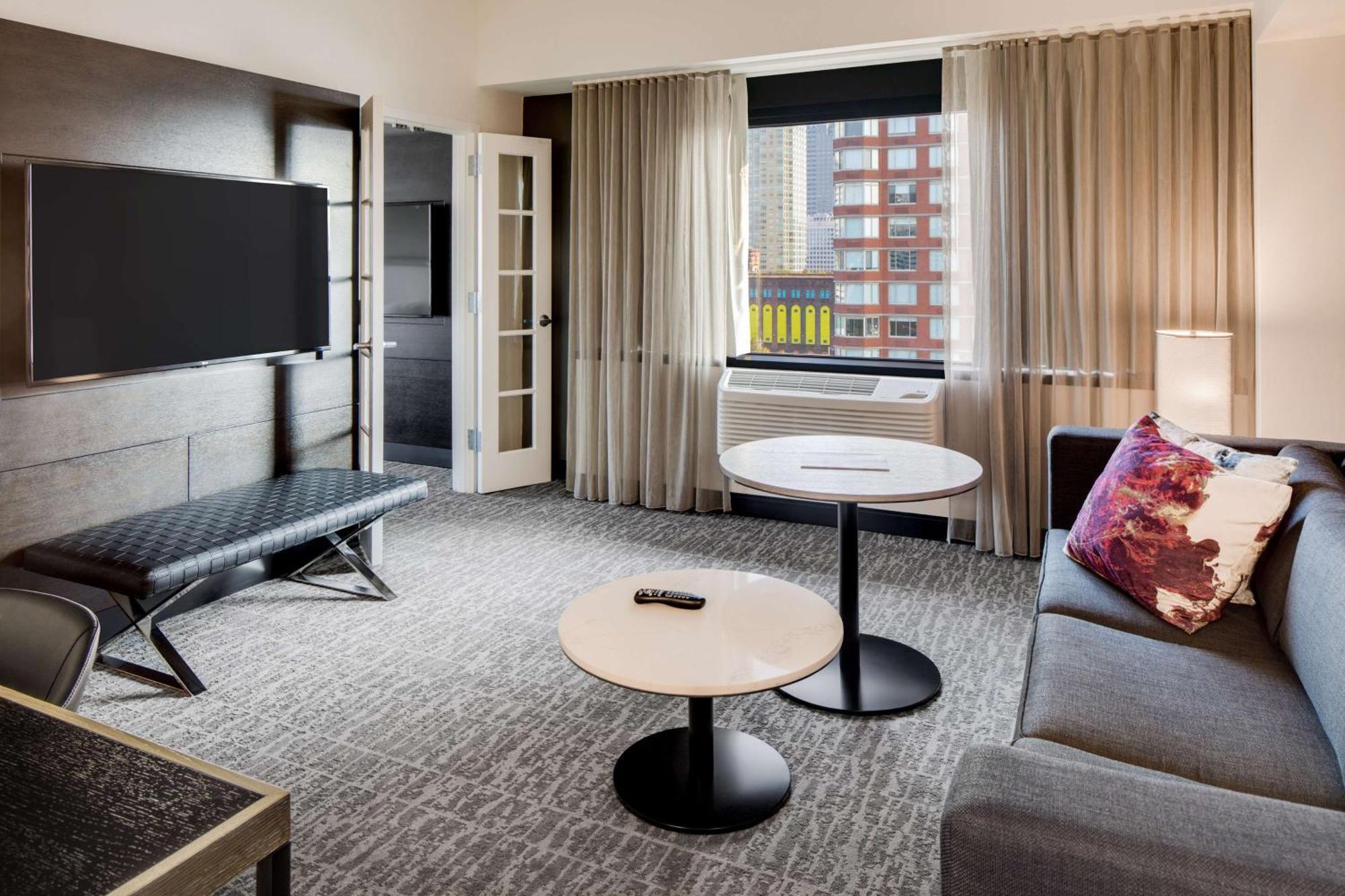 Doubletree By Hilton Hotel & Suites Jersey City Exterior photo
