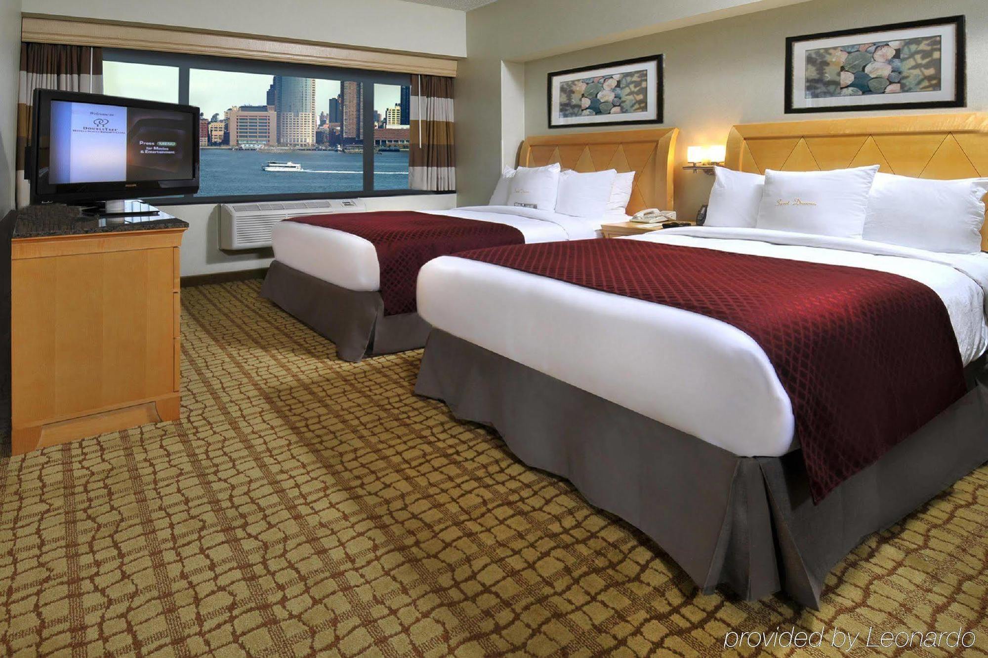 Doubletree By Hilton Hotel & Suites Jersey City Exterior photo